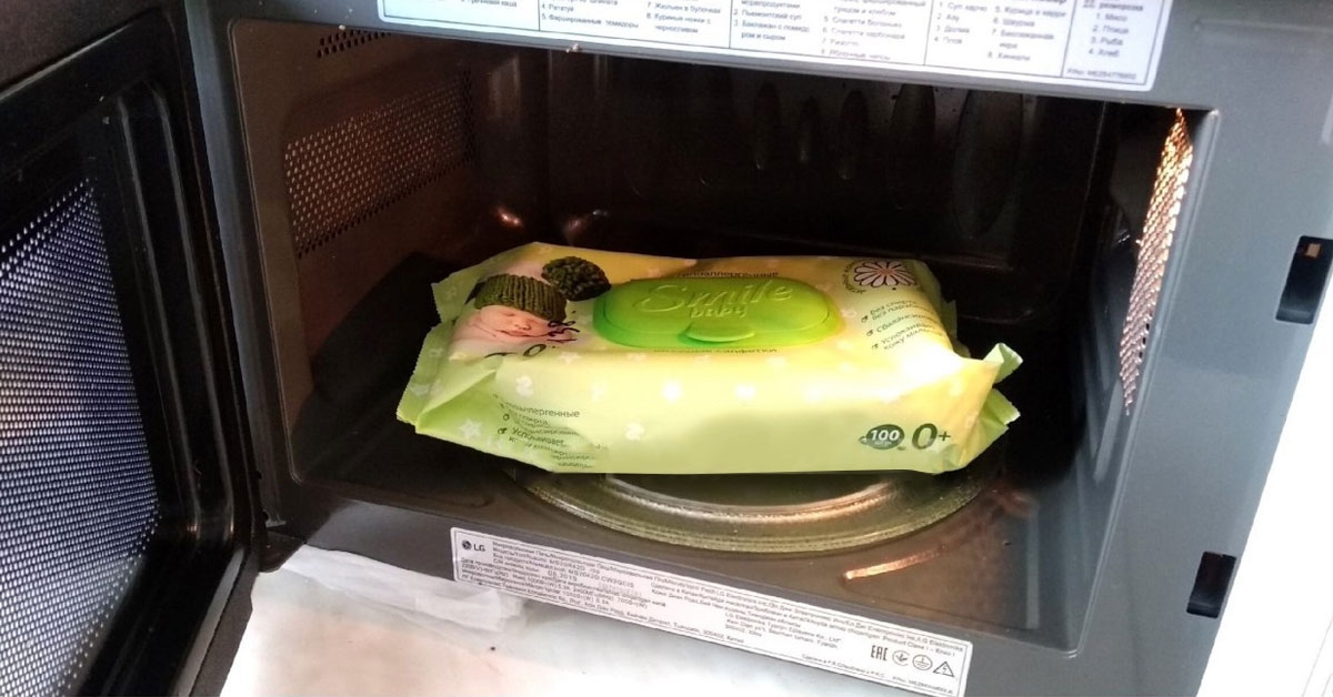 Clean the Microwave With This Simple Method